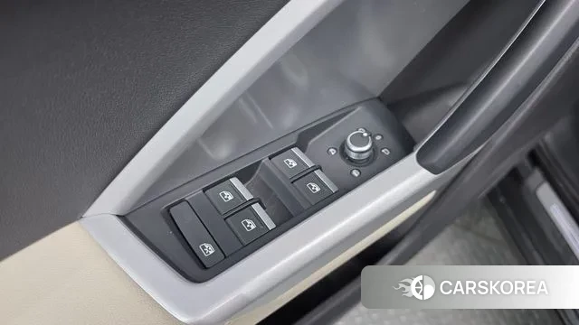 Audi Q3 (F3) 2023 Серый из Кореи, фото 4