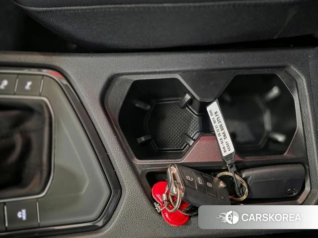 Volkswagen Tiguan second Generation 2022 Белый из Кореи, фото 4