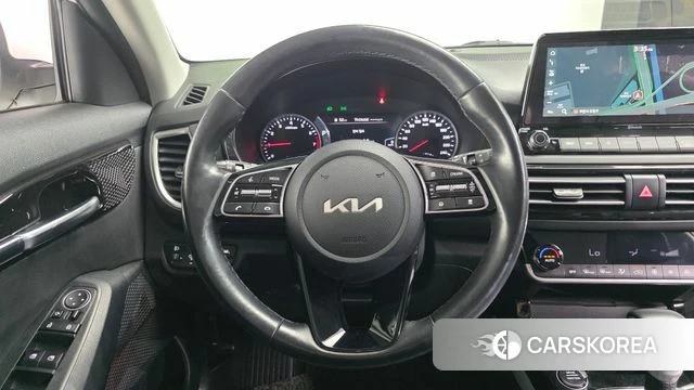 Kia Seltos 2022 Белый из Кореи, фото 4