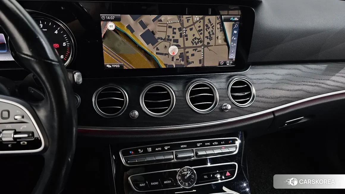 Mercedes-Benz E-Class W213 2020 Черный из Кореи, фото 4