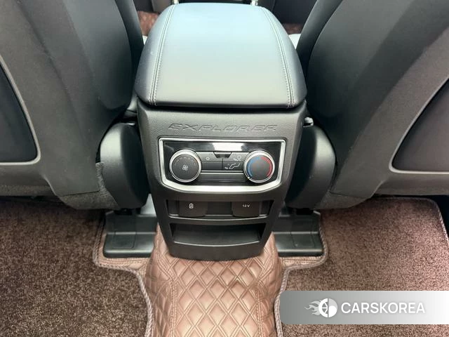 Ford Explorer 2022 Белый из Китая, фото 4