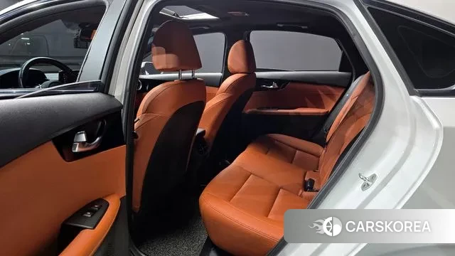 Kia The New K3 2nd generation 2021 Белый из Кореи, фото 4