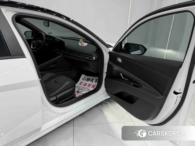 Hyundai Elantra 2023 Белый из Китая, фото 4