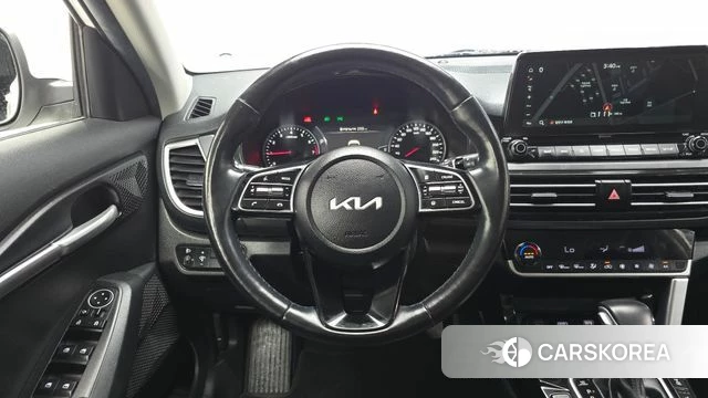 Kia Seltos 2022 Белый из Кореи, фото 4