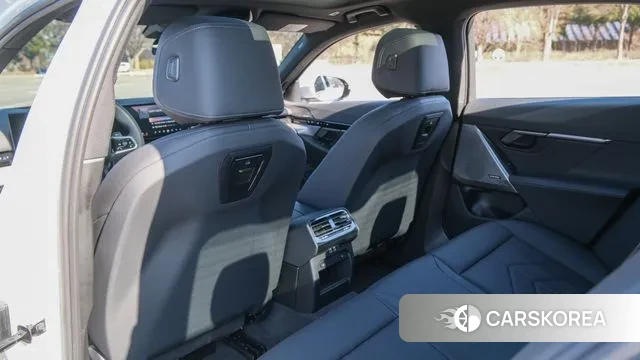 BMW 5 Series (G60) 2024 Белый из Кореи, фото 4