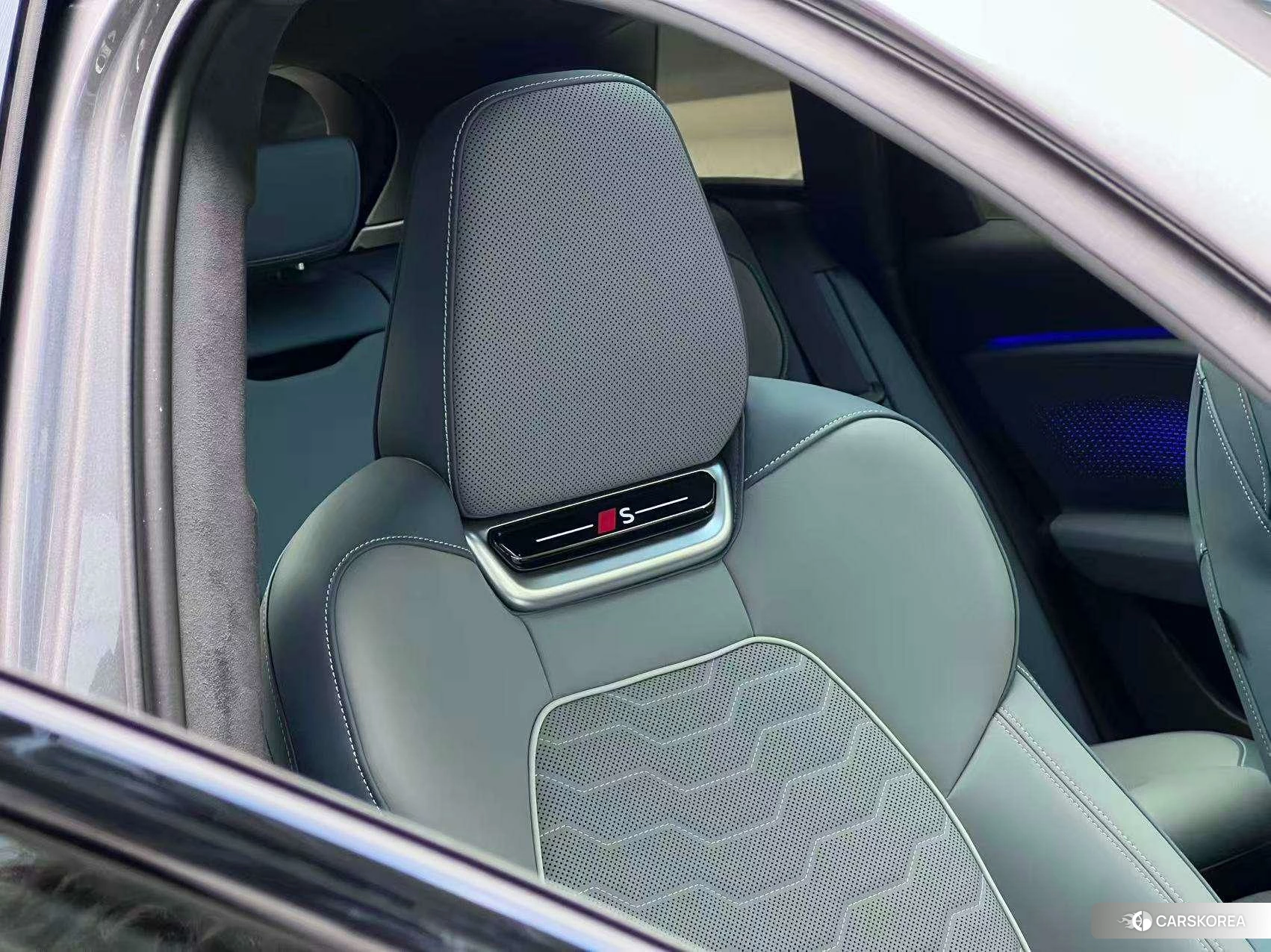 Audi Q6L e-tron 2025 Темно-серый из Китая, фото 4