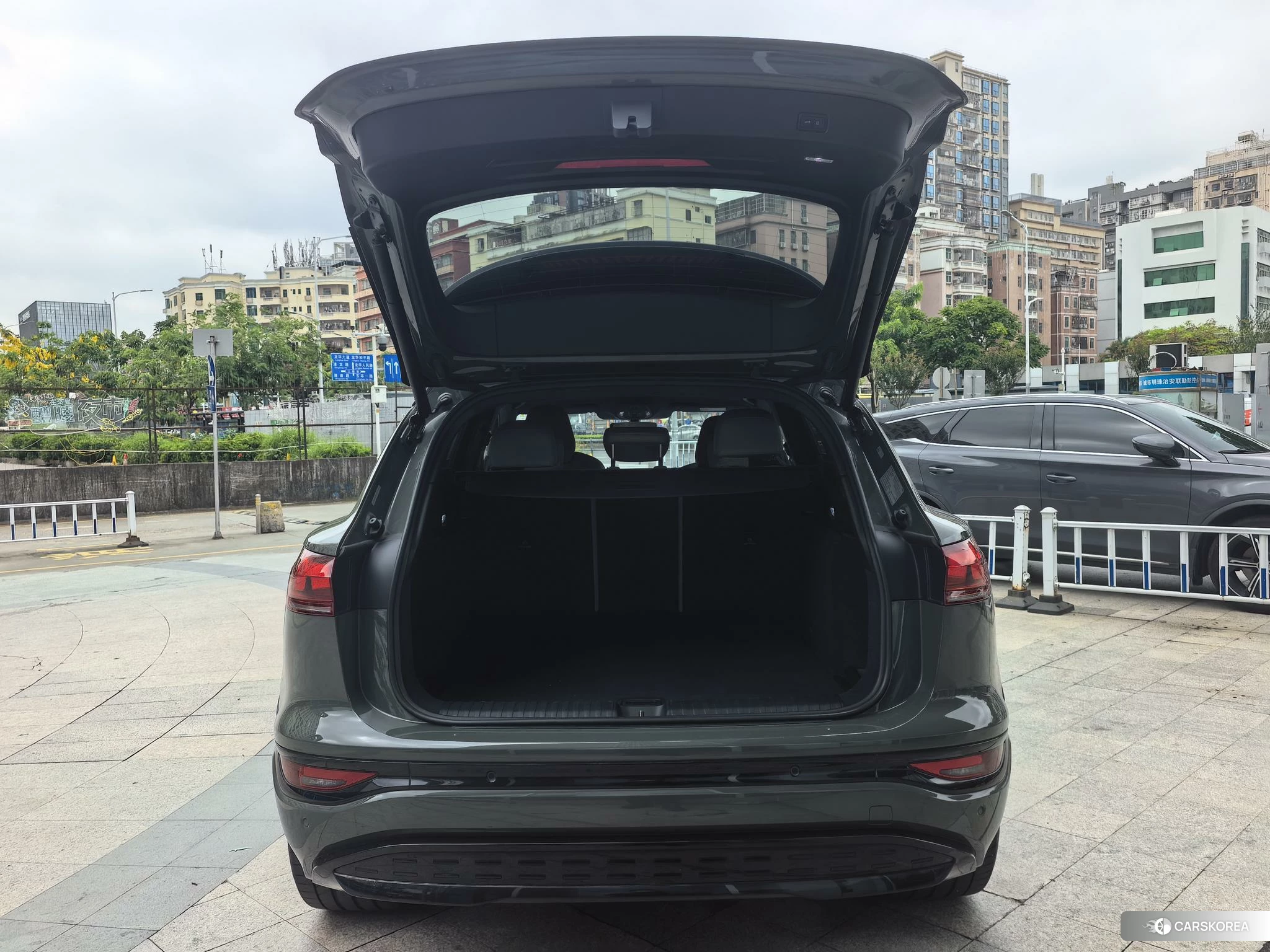 Audi Q6L e-tron 2025 Зеленый из Китая, фото 4