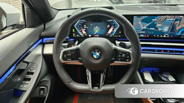 BMW 5 Series (G60) 2024 Серебристо-серый из Кореи, фото 4