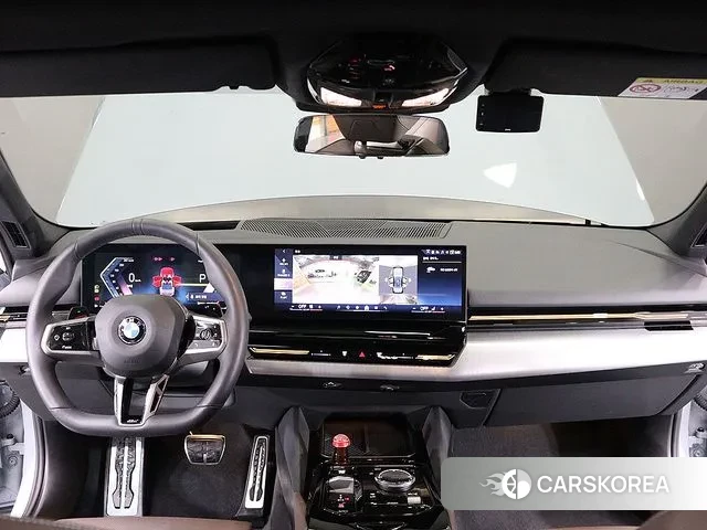 BMW 5 Series (G60) 2024 Цвет галактики из Кореи, фото 4