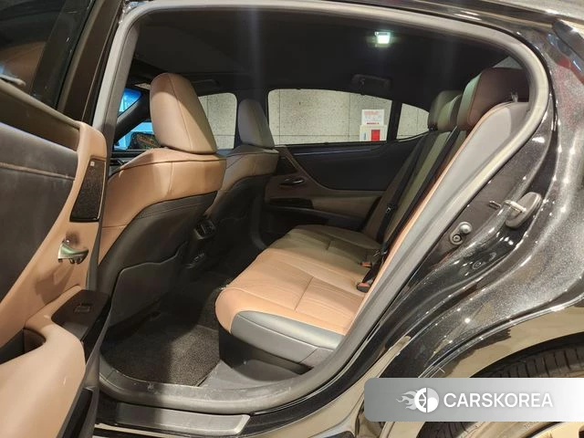 Lexus ES300h 7th generation 2023 Черный из Кореи, фото 4