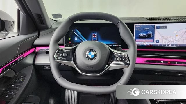 BMW 5 Series (G60) 2025 Черный из Кореи, фото 4