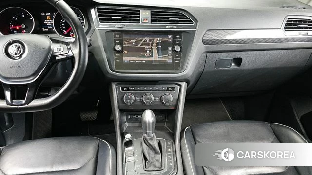Volkswagen Tiguan second Generation 2018 Серебристо-серый из Кореи, фото 4