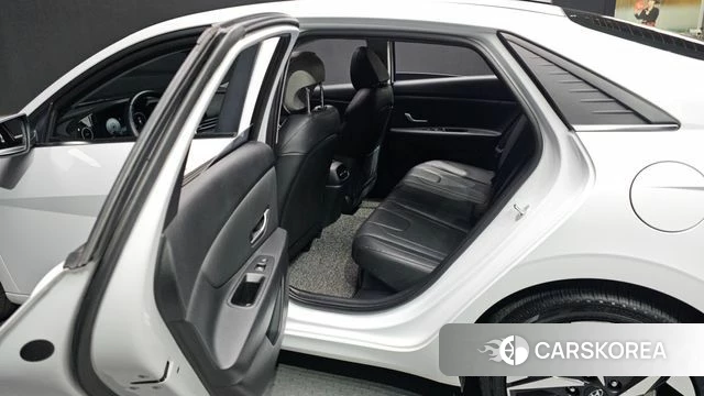 Hyundai Avante Hybrid (CN7) 2022 Белый из Кореи, фото 4