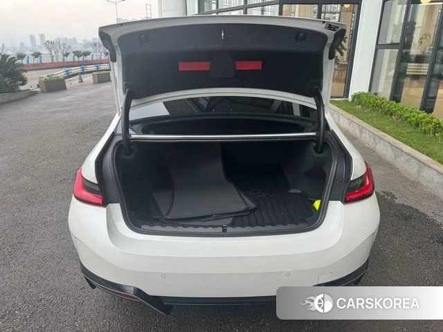 BMW i3 2024 Белый из Китая, фото 4