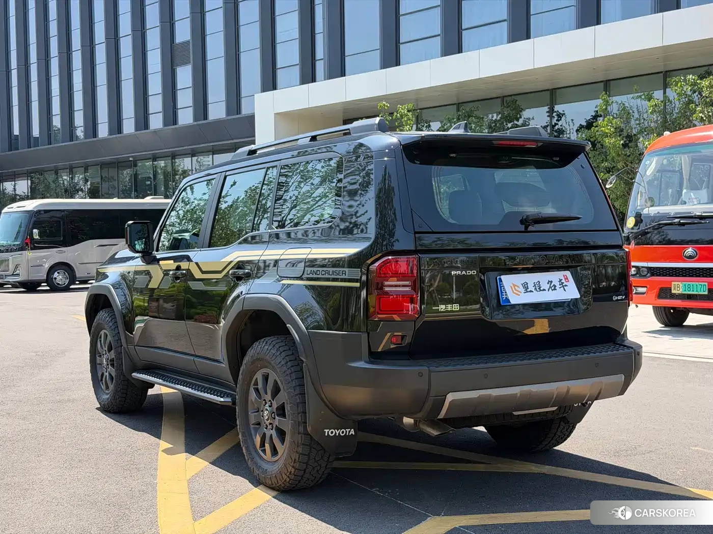 Toyota Land Cruiser 2026 Черный из Китая, фото 4