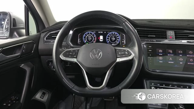 Volkswagen Tiguan Allspace 2022 Серебряный из Кореи, фото 4