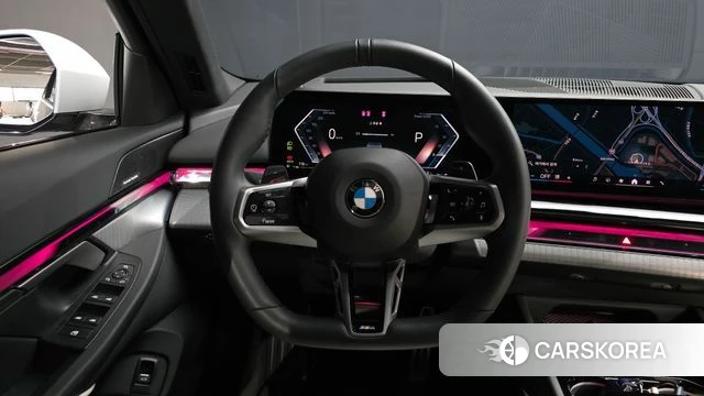BMW 5 Series (G60) 2025 Светло-серебряный цвет из Кореи, фото 4