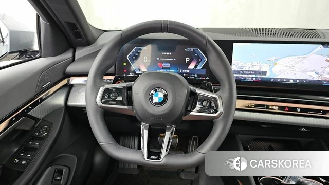 BMW 5 Series (G60) 2025 Серебристо-серый из Кореи, фото 4