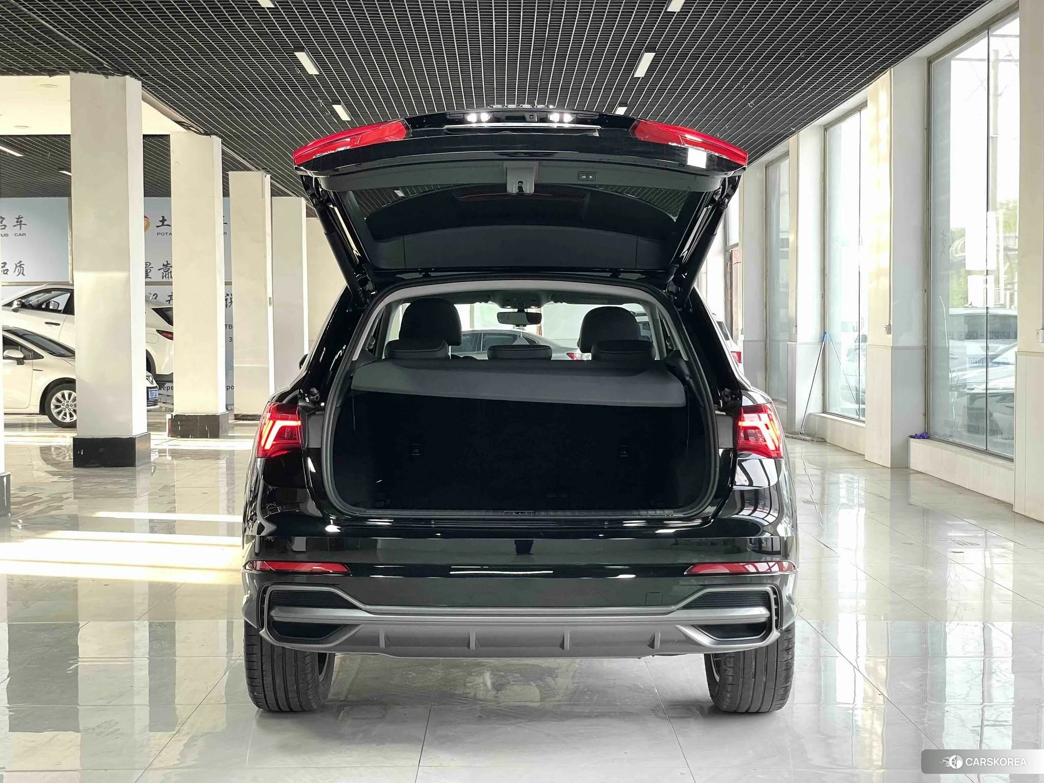 Audi Q3 2023 Черный из Китая, фото 4