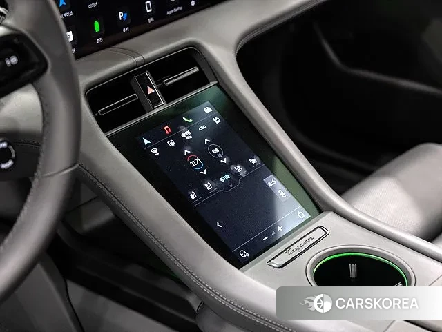 Porsche Taycan 2024 Светло-серебряный цвет из Кореи, фото 4