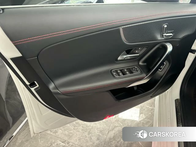 Mercedes-Benz Class A 2023 Белый из Китая, фото 4
