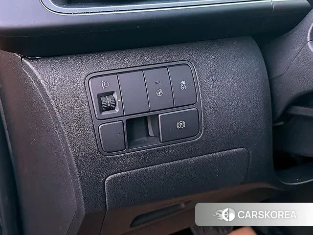 Hyundai Staria 2023 Желтый из Кореи, фото 4