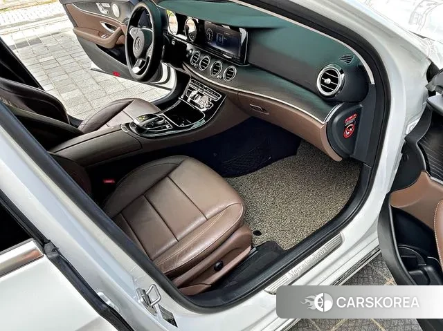 Mercedes-Benz E-Class W213 2018 Белый из Кореи, фото 4