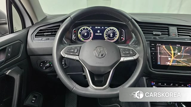 Volkswagen Tiguan Allspace 2023 Белый из Кореи, фото 4