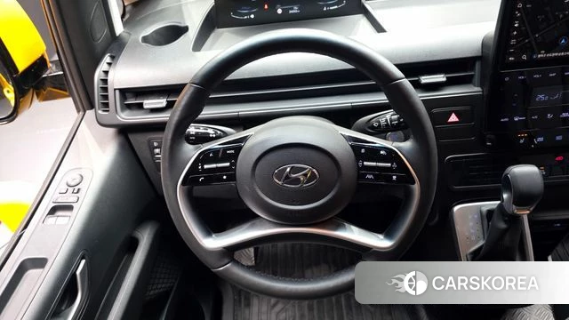 Hyundai Staria 2023 Желтый из Кореи, фото 4