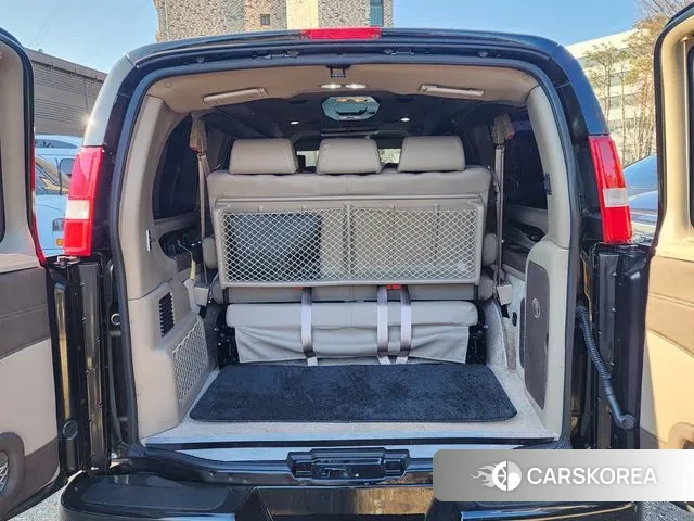 Chevrolet Express Van 2024 Черный из Кореи, фото 4