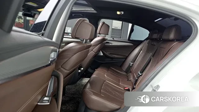 BMW 5 Series (G30) 2019 Белый из Кореи, фото 4