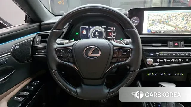 Lexus ES300h 7th generation 2023 Серебряный из Кореи, фото 4