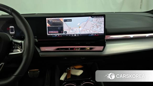 BMW 5 Series (G60) 2025 Белый из Кореи, фото 4