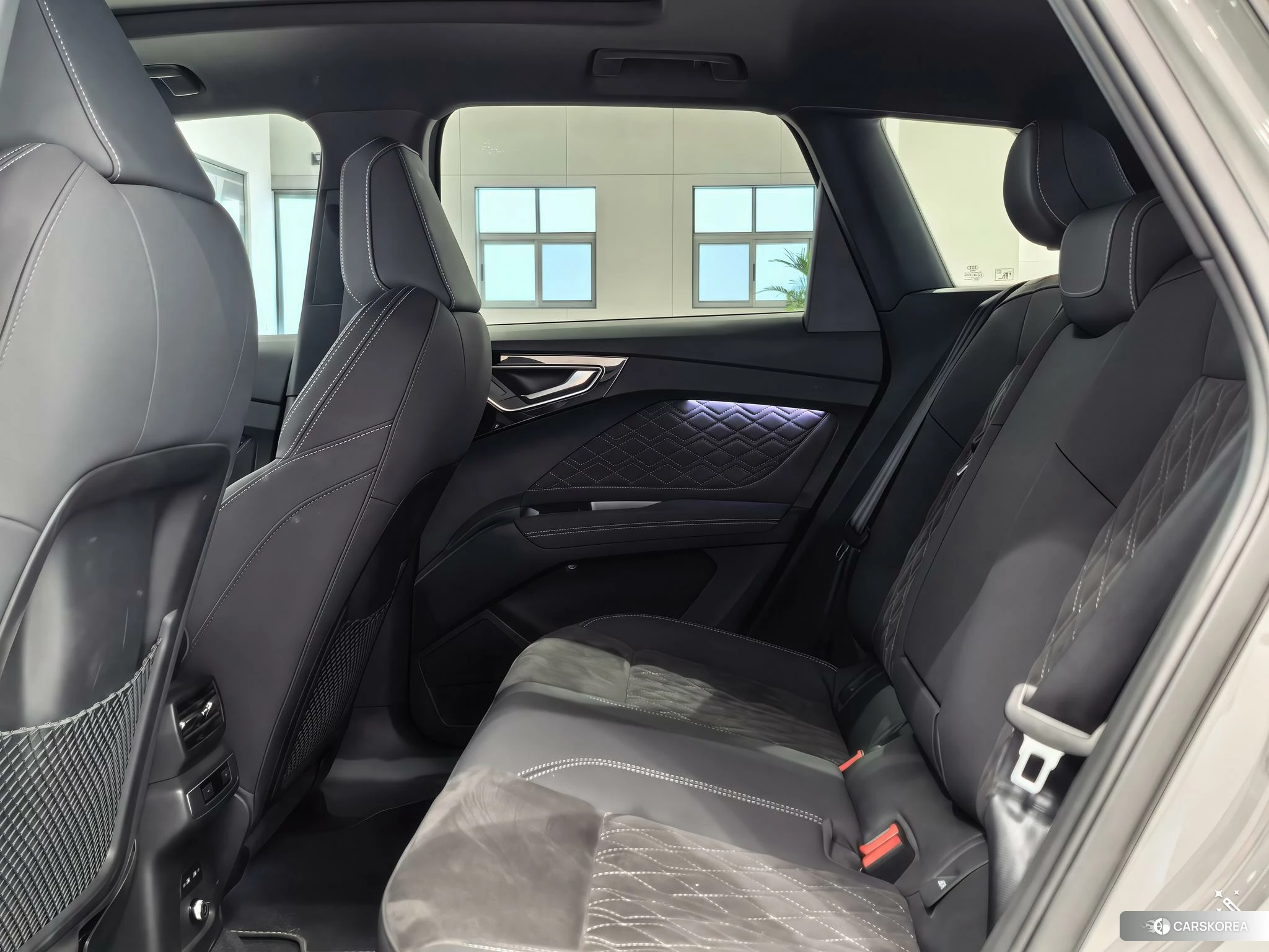 Audi Q4 2023 Темно-серый из Китая, фото 4