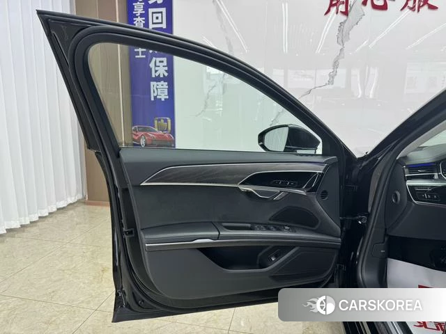 Audi A8 2023 Черный из Китая, фото 4