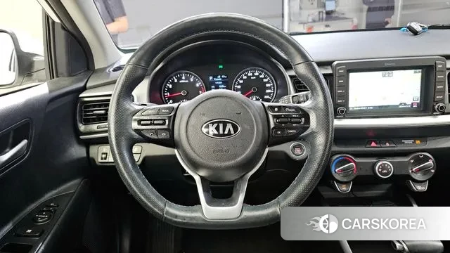 Kia Stonic 2018 Белый из Кореи, фото 4