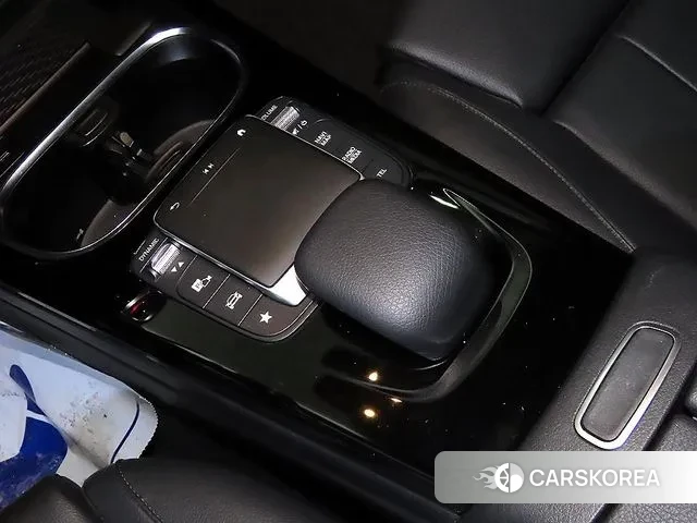 Mercedes-Benz A-Class W177 2021 Желтый из Кореи, фото 4