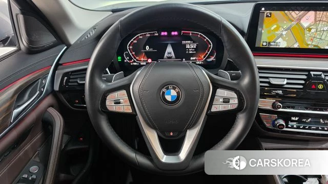 BMW 5 Series (G30) 2023 Серебристо-серый из Кореи, фото 4