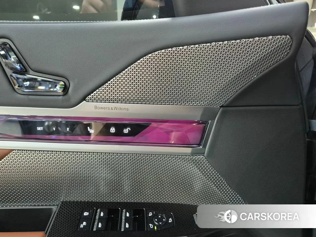 BMW 7 Series (G70) 2023 Светло-серебряный цвет из Кореи, фото 4