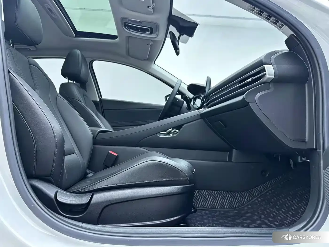 Hyundai Elantra 2023 Белый из Китая, фото 4