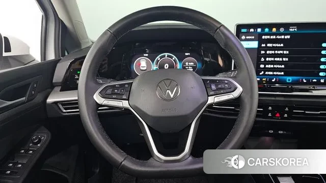 Volkswagen Golf 8th Generation 2025 Белый из Кореи, фото 4