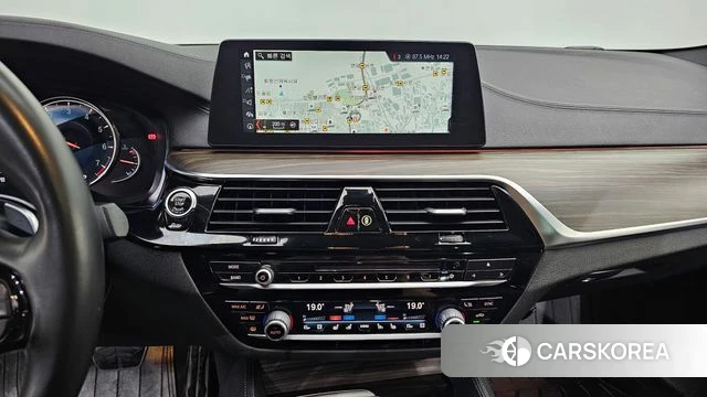 BMW 5 Series (G30) 2018 Белый из Кореи, фото 4