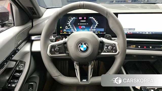 BMW 5 Series (G60) 2025 Серый из Кореи, фото 4