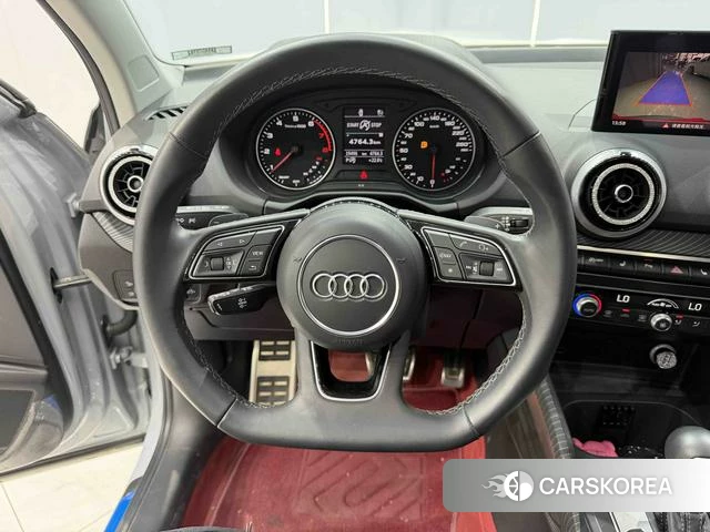 Audi Q2L 2023 Темно-серый из Китая, фото 4