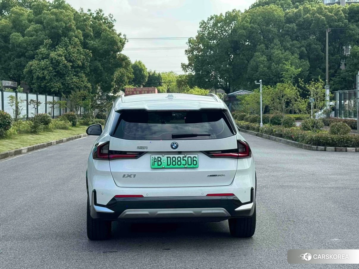 BMW iX1 2023 Белый из Китая, фото 4