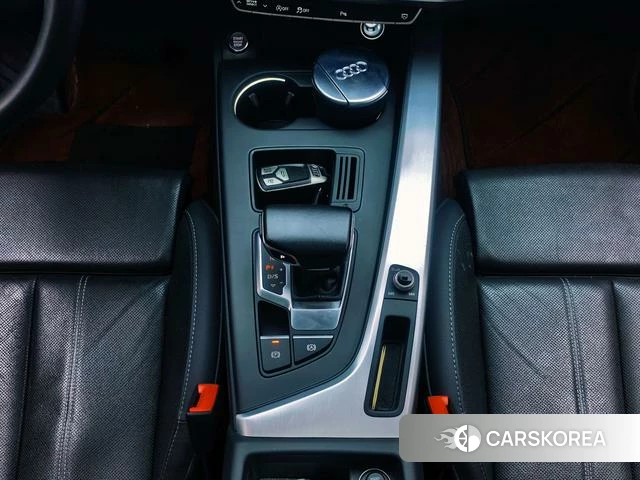 Audi A4L 2022 Темно-серый из Китая, фото 4