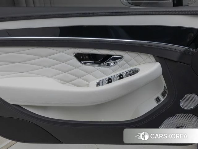 Bentley Continental GT 3rd Generation 2024 Белый из Кореи, фото 4