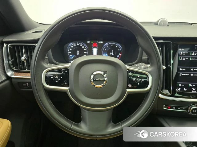 Volvo V60 Cross-Country 2nd Generation 2021 Белый из Кореи, фото 4