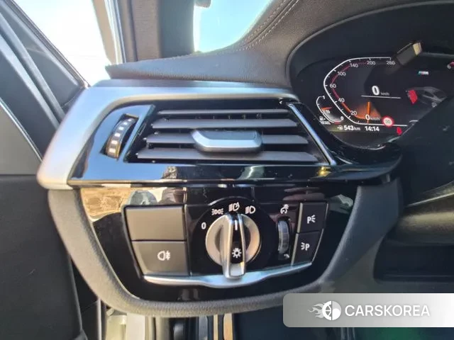 BMW 5 Series (G30) 2022 Белый из Кореи, фото 4