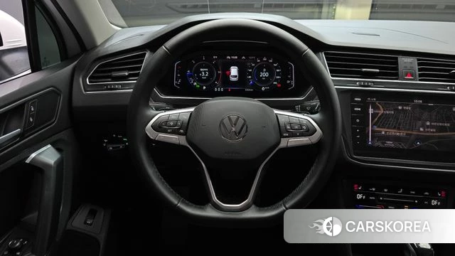 Volkswagen Tiguan second Generation 2022 Белый из Кореи, фото 4